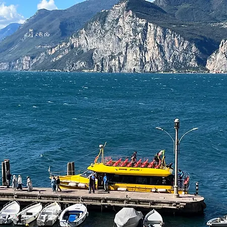 Charmante Front Lägenhet Malcesine