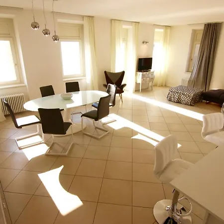 Apartment Charmante Front